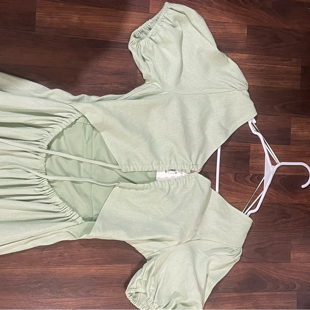 Elegant Green Maxi Dress - Picture 2 of 3